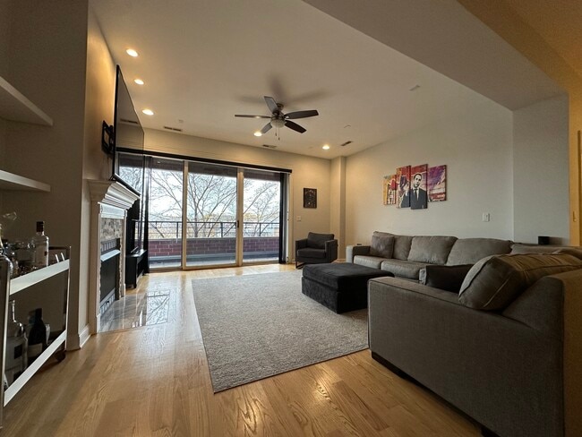 Building Photo - 2402 W McLean Ave