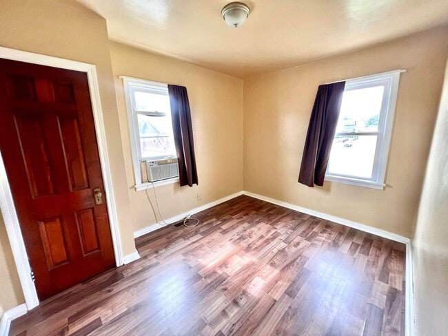 Building Photo - Beaver Falls - 2 bedroom 1 Bath Home