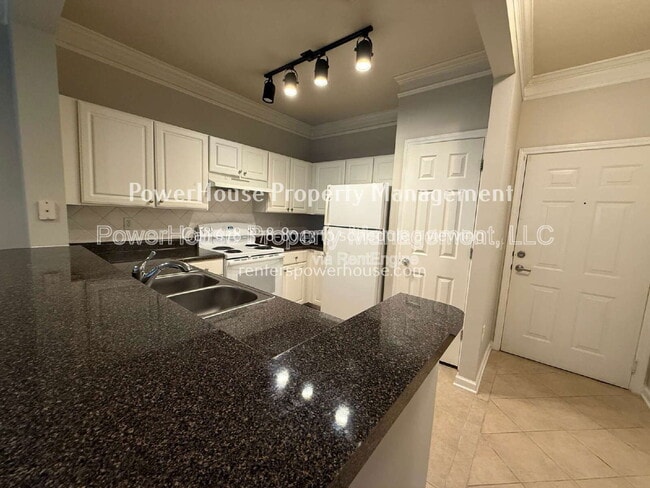 Building Photo - 1850 Cotillion Dr