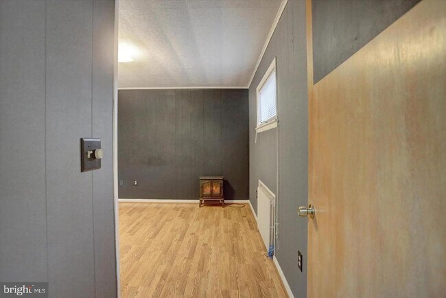 Building Photo - 230 W 2nd St