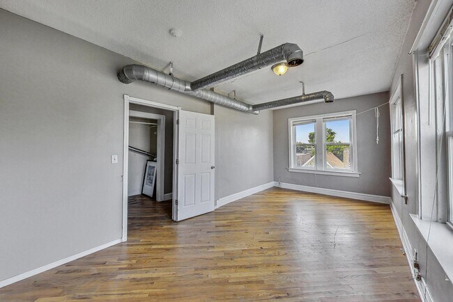 Building Photo - 2444 N Campbell Ave