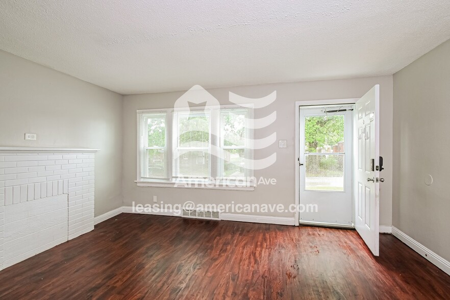 Building Photo - 207 Newell Dr