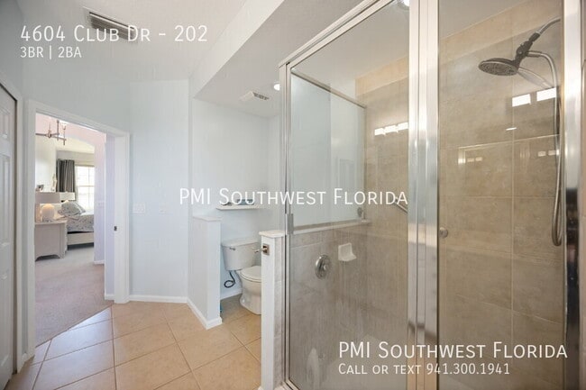 Building Photo - 4604 Club Dr