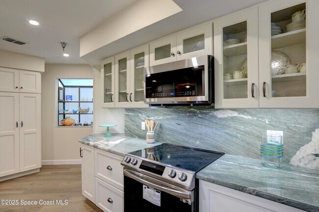 Building Photo - 9612 Riverside Dr