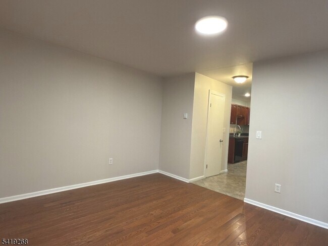 Building Photo - 39 Glenridge Ave