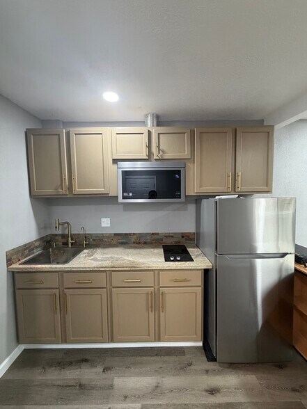 Building Photo - 2207 Fairfield Ave