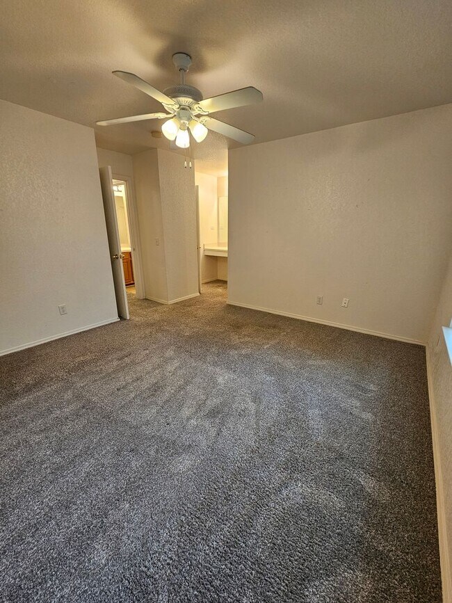 Building Photo - (2) Bed/(1) Bath Pets Negotiable Avail NOW w/ Storm Shelter!