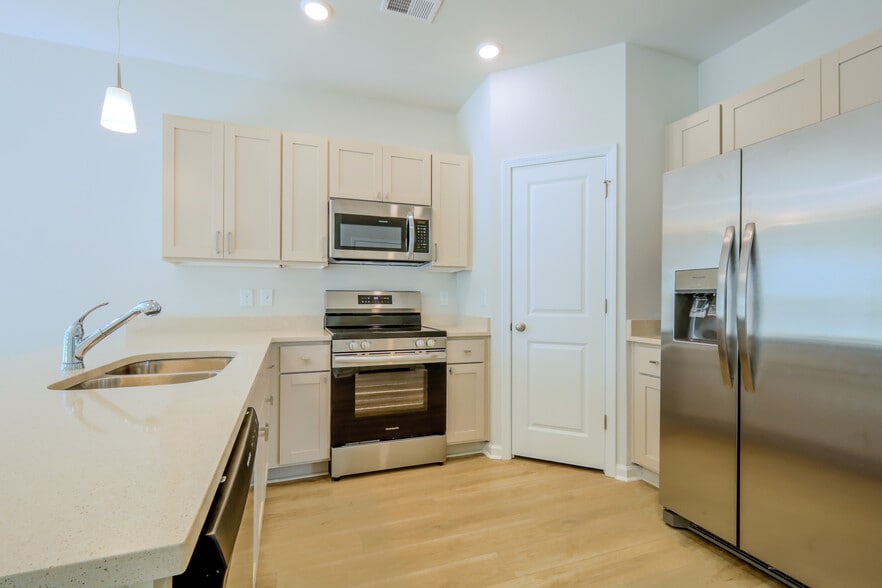Kitchen - 1510 Alvin Pond Dr
