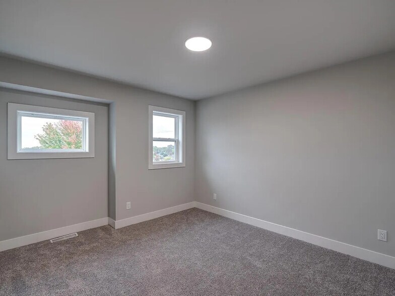 Building Photo - 115 Prairie Heights Dr
