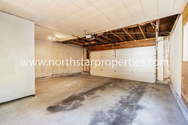 Building Photo - Garden Home Charmer