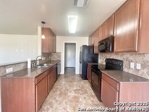 Building Photo - 2221 Lakeline Dr