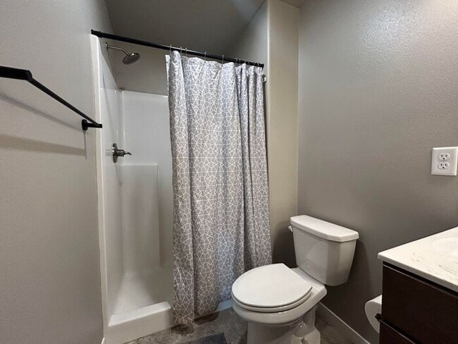 Building Photo - $2,650 | 4 Bedroom, 3.5 Bathroom House | C...