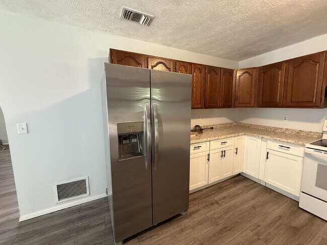 Building Photo - 5940 US-1