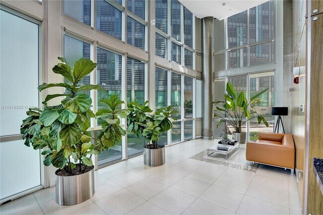 Building Photo - 480 NE 30th St