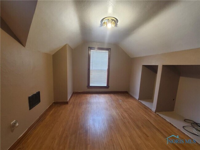 Building Photo - 3329 Jeannette Ave