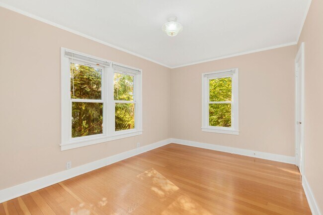 Building Photo - Beautiful 4 Bedroom Near U Village