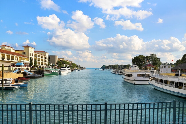 Building Photo - 141 Davis Ave