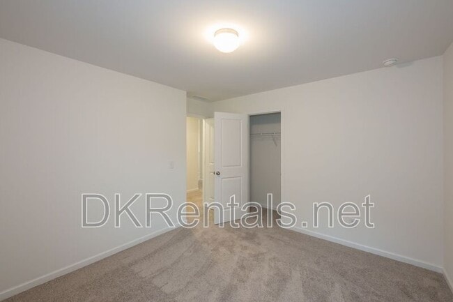 Building Photo - 182 Parkwood Dr