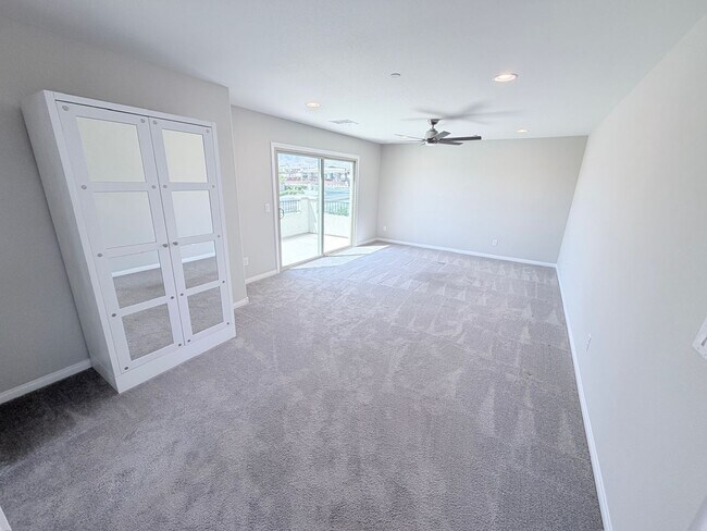 Building Photo - Unique Floorplan in Skye Canyon!