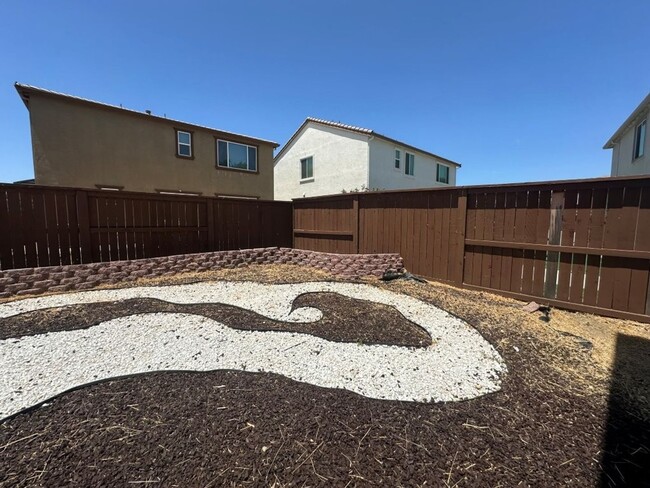 Building Photo - Spacious 4-Bedroom, 3-Bath Home in Southea...