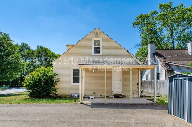 Building Photo - 3233 Hiawatha St