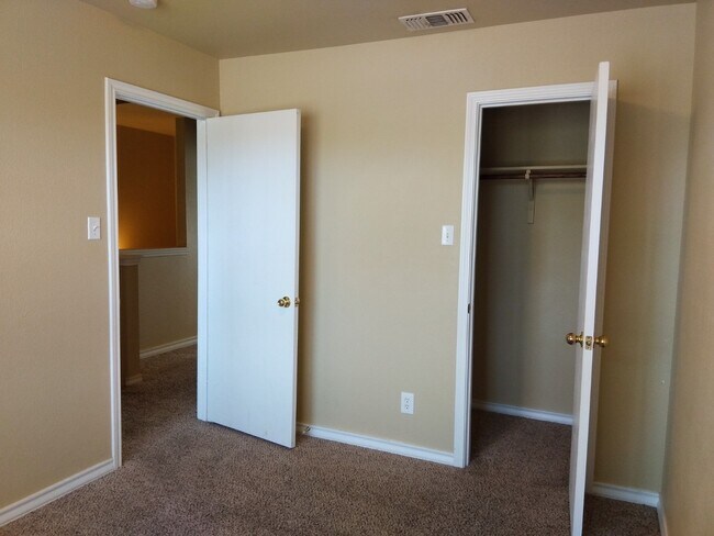 Building Photo - COMING SOON! 3 Bedroom/ 2.5 Bath Townhome