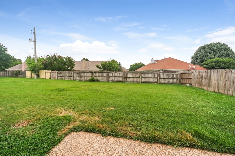 Building Photo - 4320 Whispering Bend Cove N