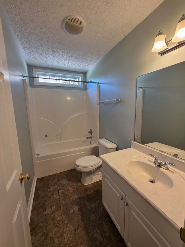 Building Photo - 345 Farina Dr