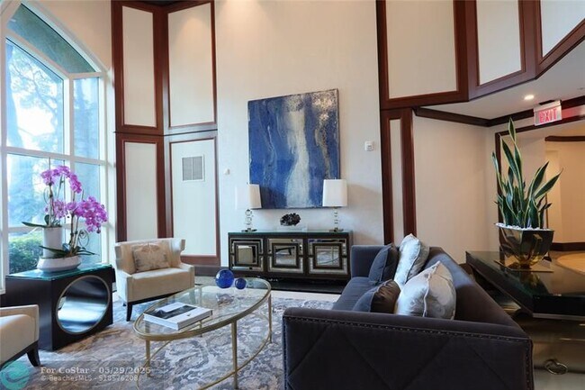 Building Photo - 411 N New River Dr E