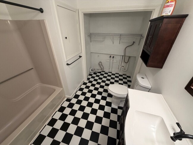 Building Photo - 3 Bedroom, 1.5 bath detached condo at Kens...