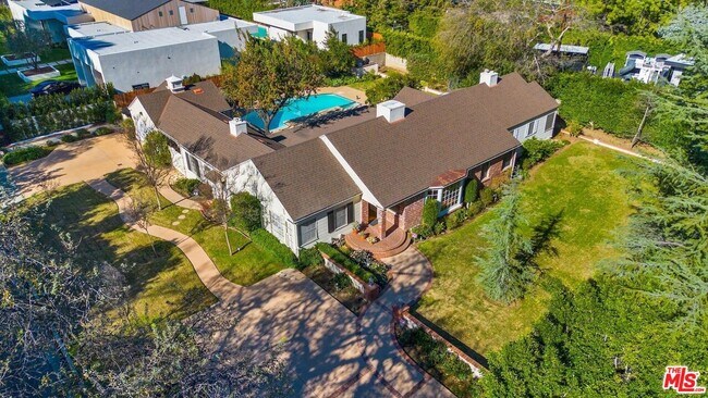 Building Photo - 17117 Weddington St