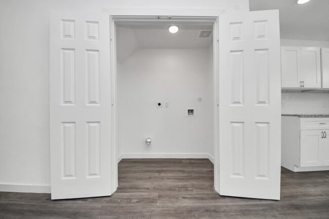 Building Photo - 8125 Laura Koppe Rd