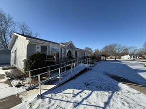 Building Photo - 2540 Ancient Dr SW