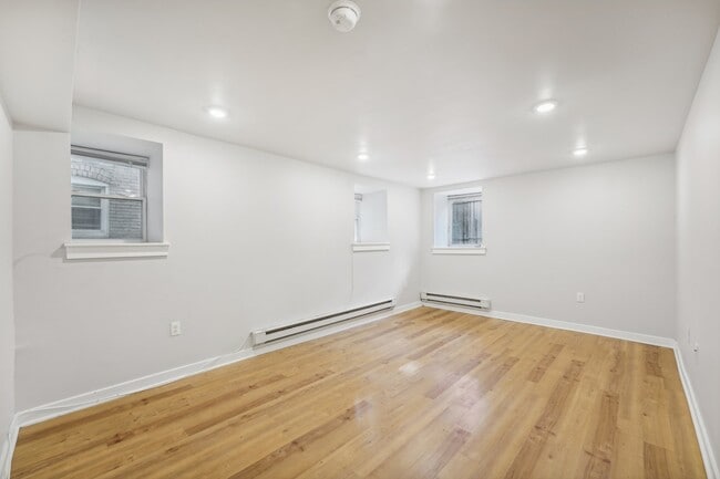 Building Photo - 4300 Chestnut St