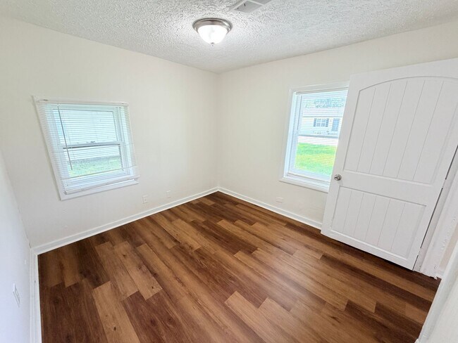 Building Photo - COMING SOON: 3 Bedroom/2 Bath Home located at 1020 E Seventh St. Greenfield, IN