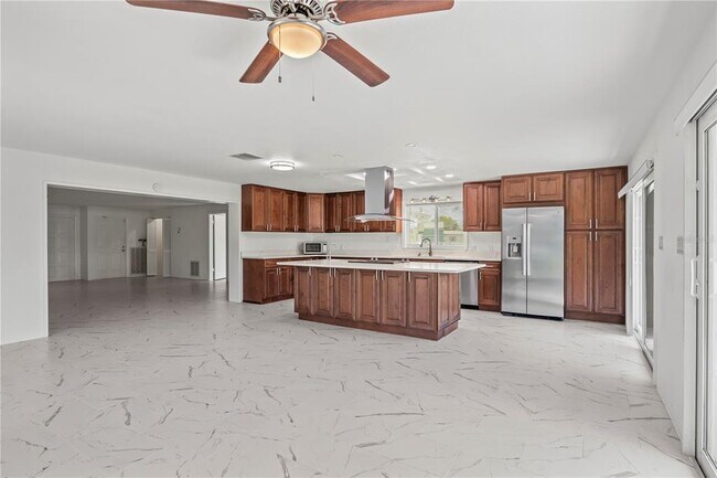 Building Photo - 17511 Canal Shores Dr