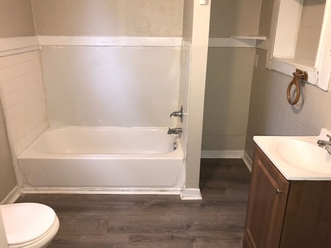 Building Photo - Spacious 2-3 bedroom home in Park Hill- Se...