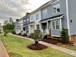 Building Photo - 822 Laurel Gate Dr