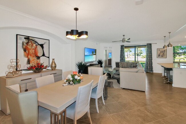 Building Photo - 10792 Tarflower Dr