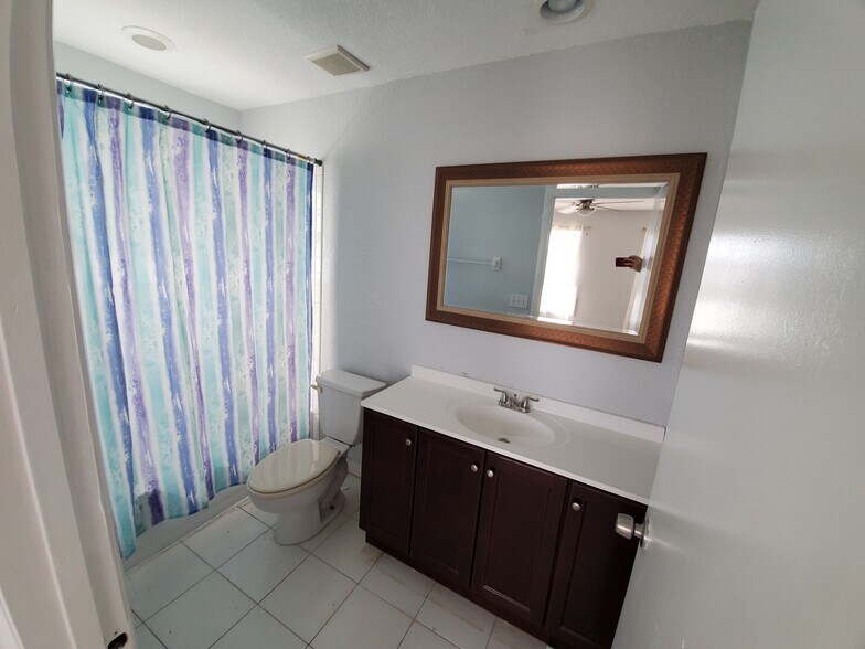 Building Photo - 197 NW Eller St