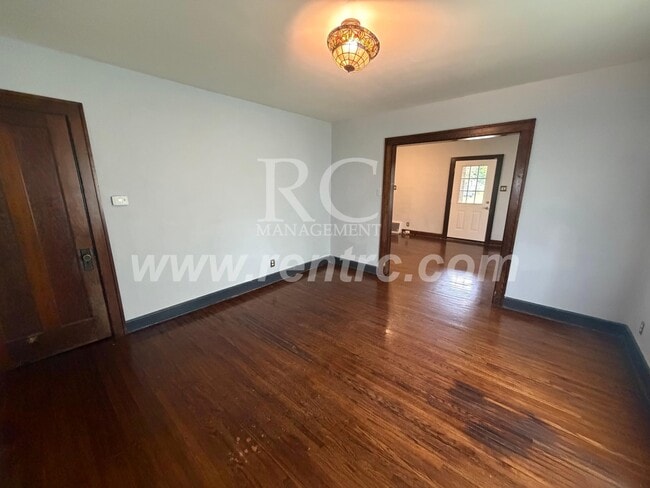 Building Photo - 136 Griffin-