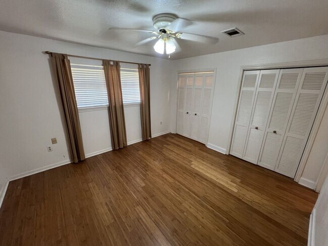 Building Photo - 8823 Cefalu Dr