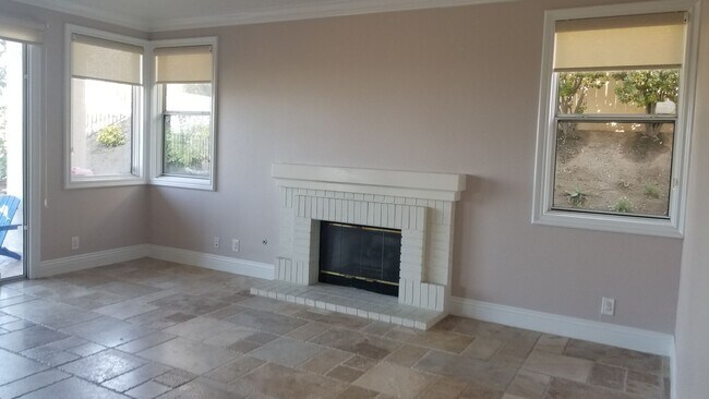 Building Photo - Fantastic and large home with forever view...