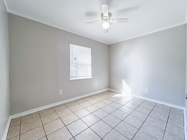 Building Photo - 1410 Nylic St