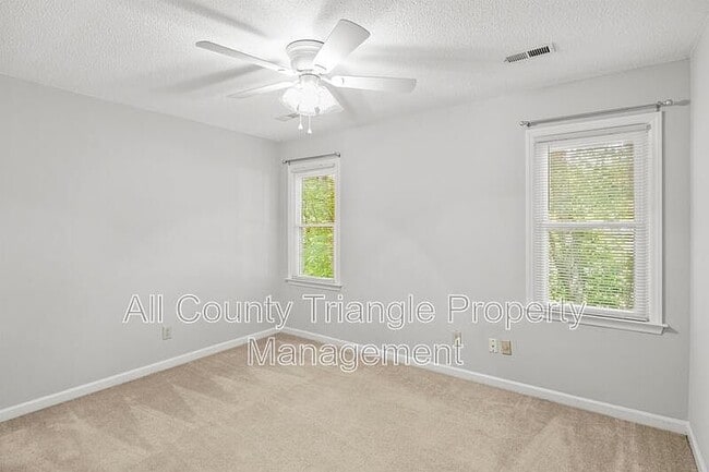 Building Photo - 4904 Kinross Ct