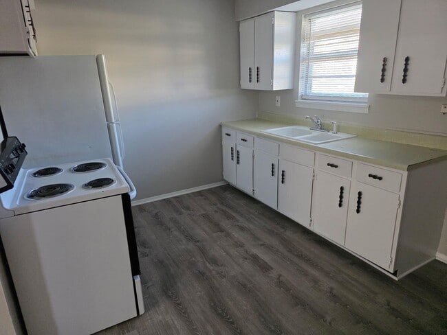 Building Photo - 7308 N Wade School Rd