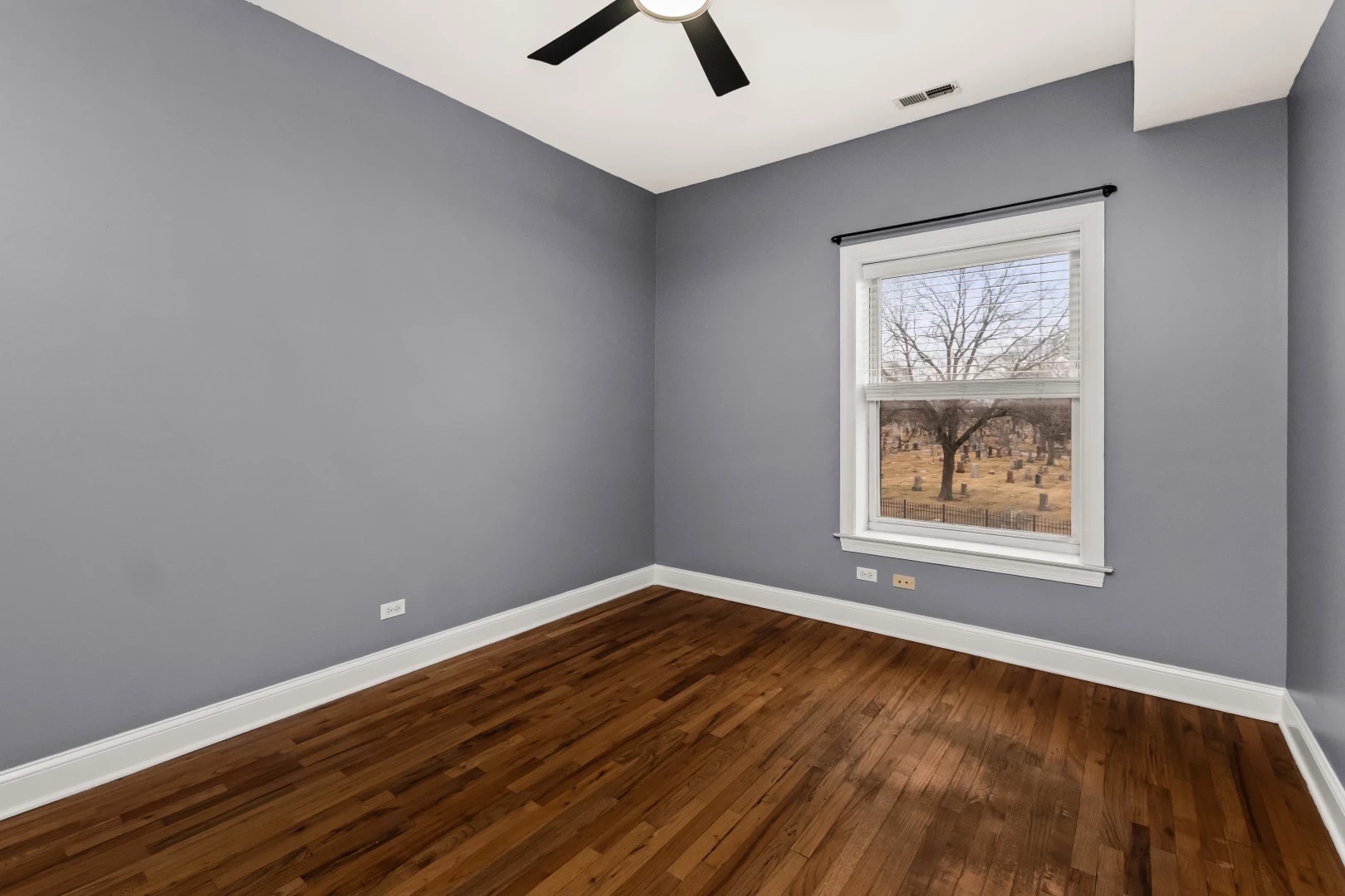 Building Photo - 1323 W Lawrence Ave