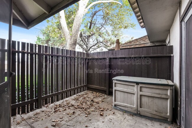 Building Photo - 5422 Roundtree Ct