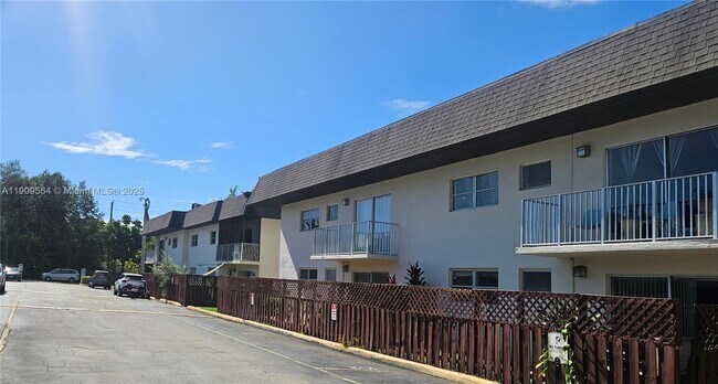 Building Photo - 8601 SW 94th St