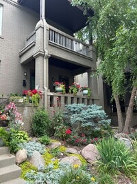 Building Photo - Beautiful 2 Bedroom Townhouse!